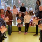 Nikolaus- Buchgutscheine für über 2.800 Grundschulkinder im Kreis Herford