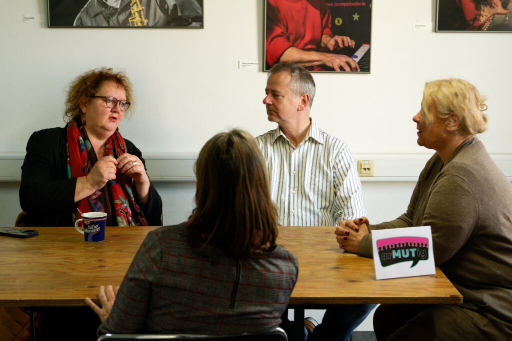 Foto: Landtagsabgeordnete Christina Bauer zu Gast in der arMUTig-Redaktion.